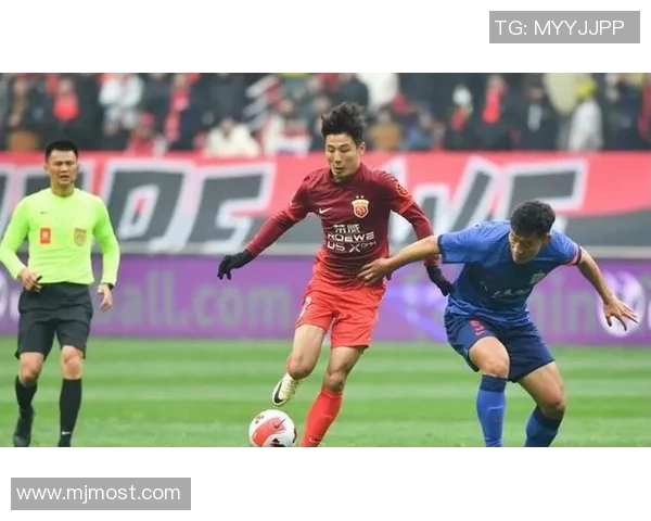 身高不高却技艺超群足球明星们的逆袭故事与成功之路